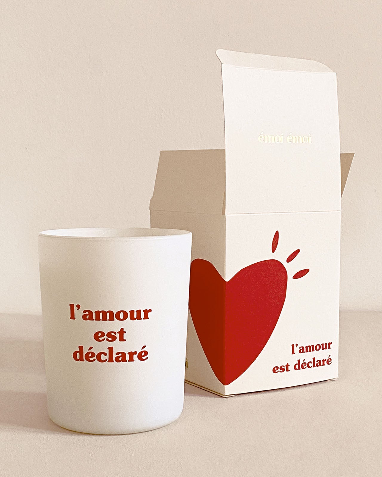 La bougie L'amour est déclaré en cire végétale - senteur figuier - rouge