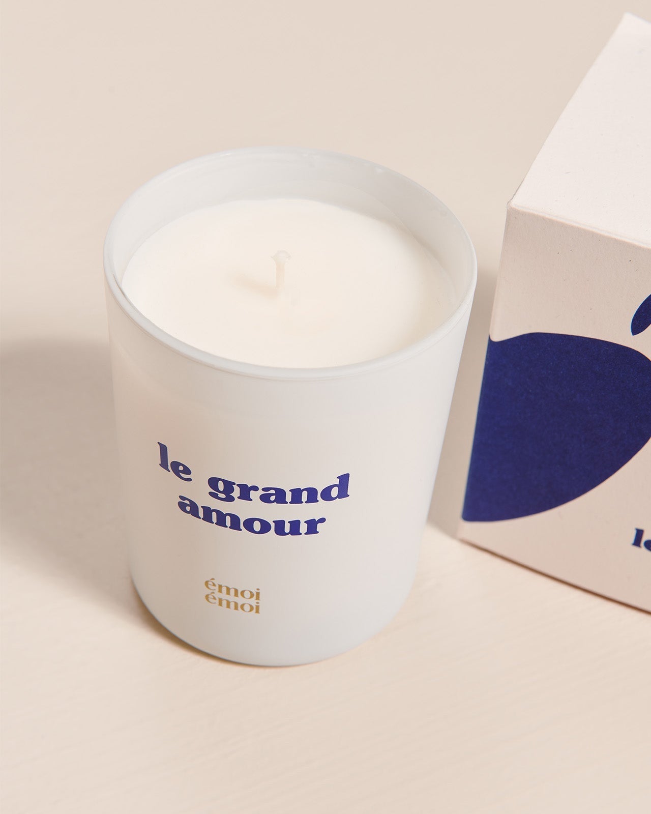 La bougie Le grand amour en cire végétale - senteur orange cannelle - bleu